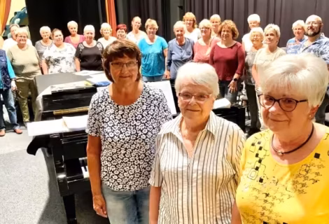 Helga Fiedler (Mitte) singt seit 72 Jahren im Auer Blema-Chor "Gerhard Hirsch" mit.