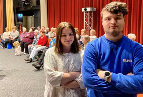 Samira Kessel und Fabian Reinhold gehören zu den jungen Leuten, die den Auer Blema-Chor mit ihrer Stimme verstärken.
